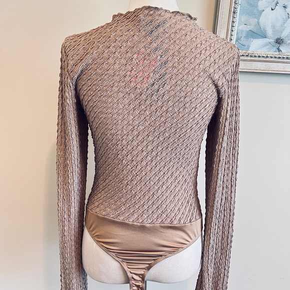 PrettyLittleThing beige Ribbed Asymmetrical Bodysuit - Picture 2 of 4